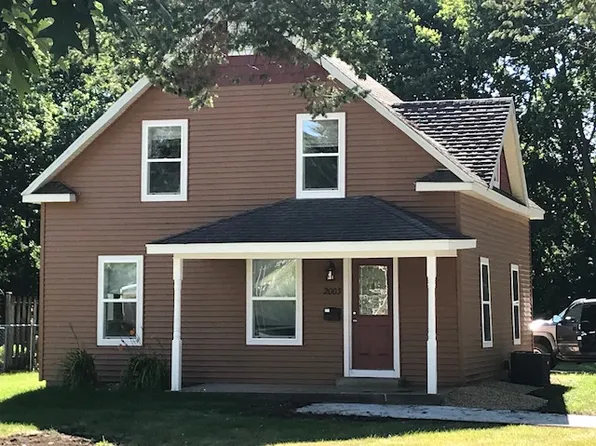 2003 Tremont St, Cedar Falls, IA 50613