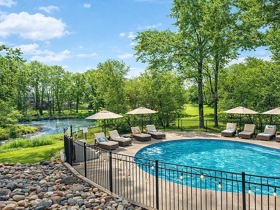 3rd image of 1655 Riverside Dr APT 8