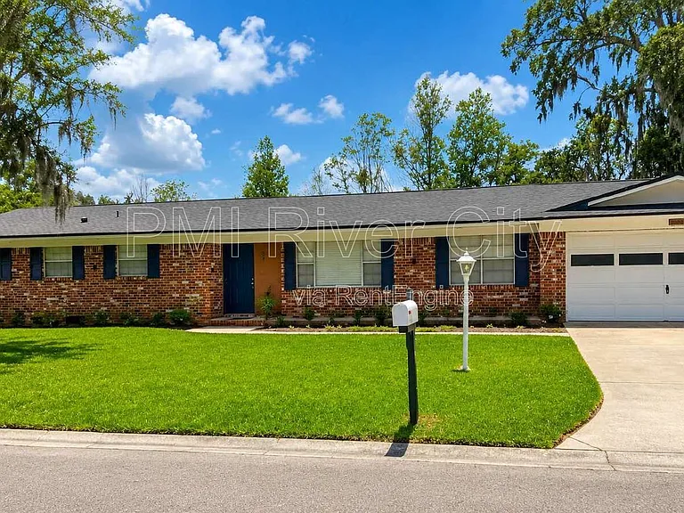 2860 Cedarcrest Dr — Photo 3