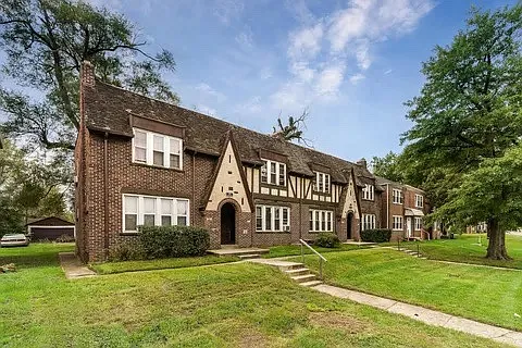 1451 E Columbus St — Photo 2