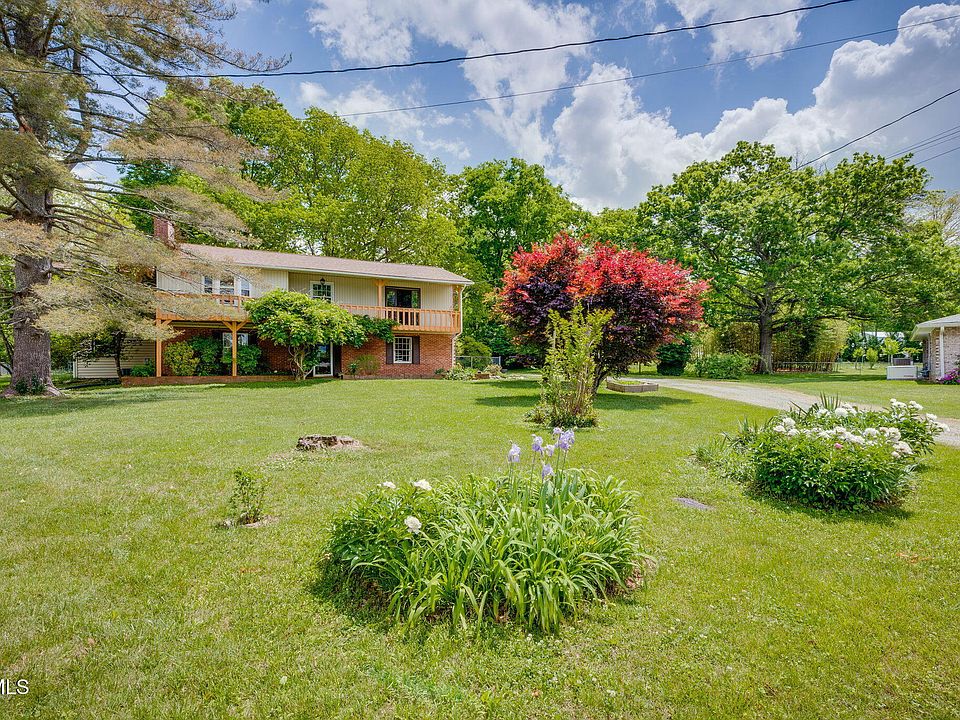 1st image of 824 Balsam Cir