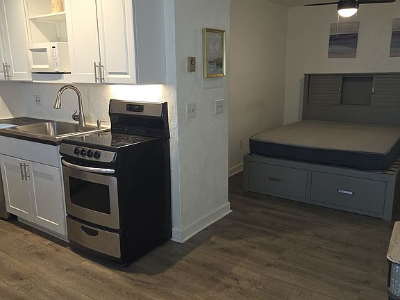 5th image of 212-D Pequot Avenue #212D