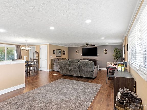 4th image of 5713 Hubbard Ct