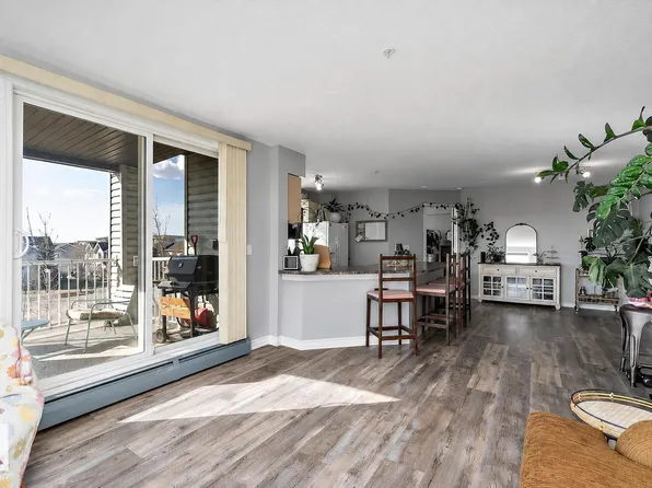 40 Summerwood Blvd #402, Strathcona County, AB T8H 0C2
