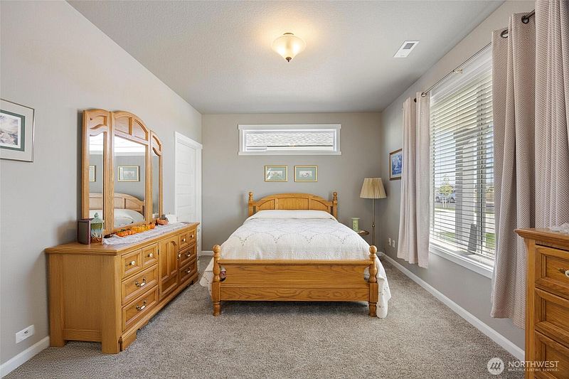 4th image of 306 N Towhee Street