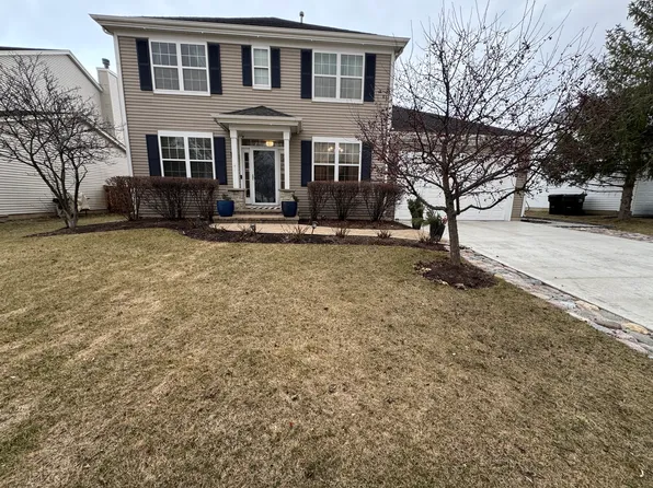 2542 Bluewater Dr, Wauconda, IL 60084