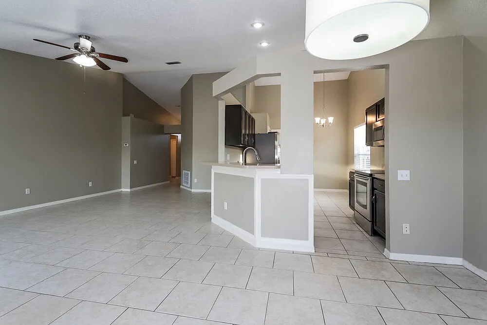 3 bed, 2.0 bath, 1503 sqft, $3,750 — Photo 4