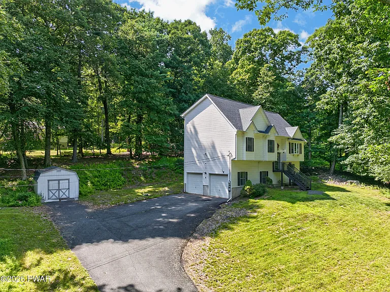 115 Blackberry Dr — Photo 2