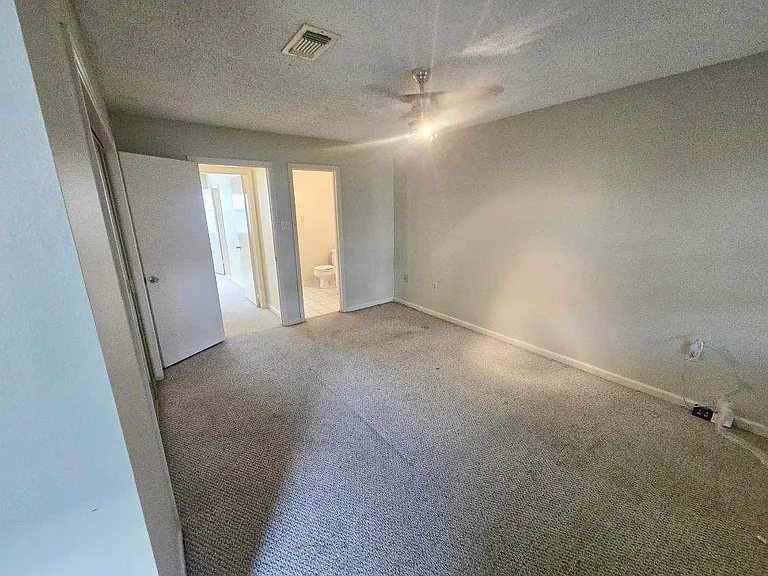 5135 S Oaks Dr — Photo 12