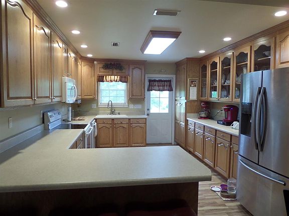 5th image of 543 S 1st Ave