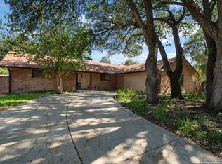 300 Towne Vue Dr, Castle Hills, TX 78213