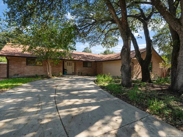 300 Towne Vue, Castle Hills, TX 78213