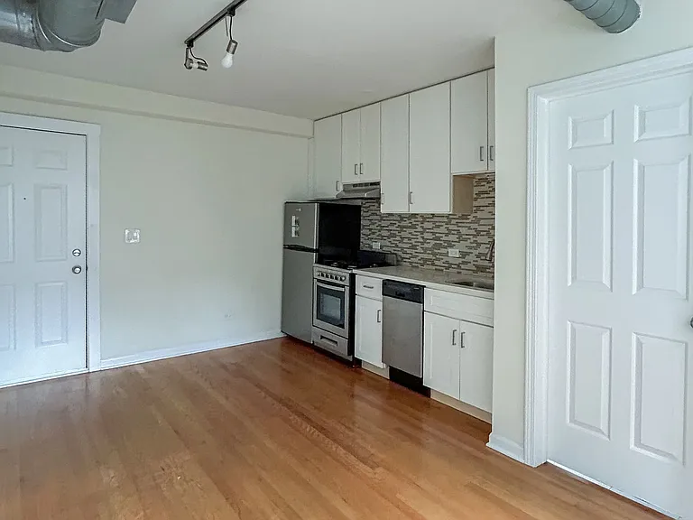 2520 W. Leland — Photo 16