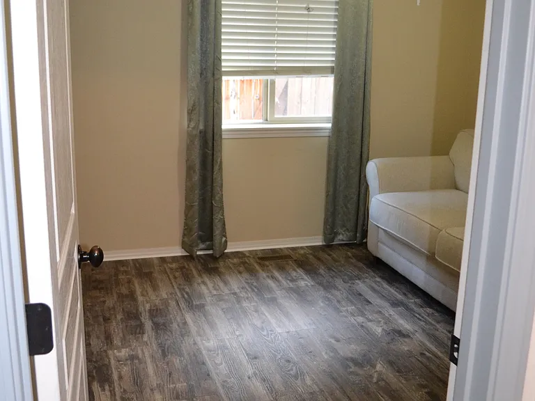 2646 N Larchmont Ave — Photo 15