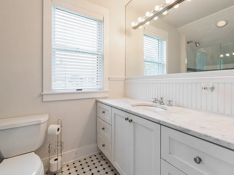 252 Hill St — Photo 13