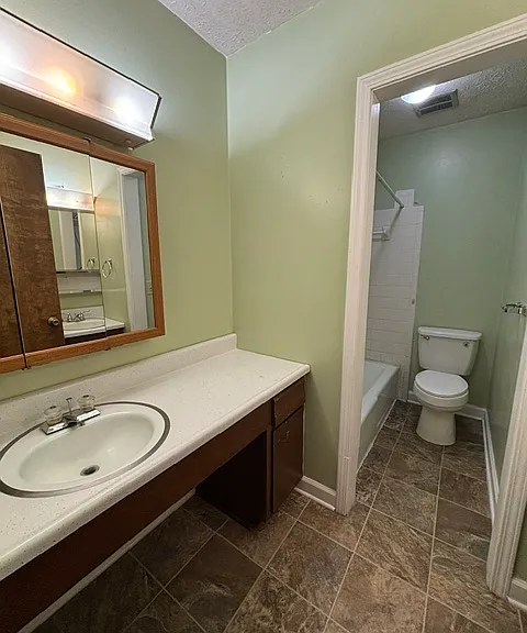 690 College Dr #2 — Photo 4