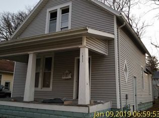 1035 9th St, Charleston, IL 61920