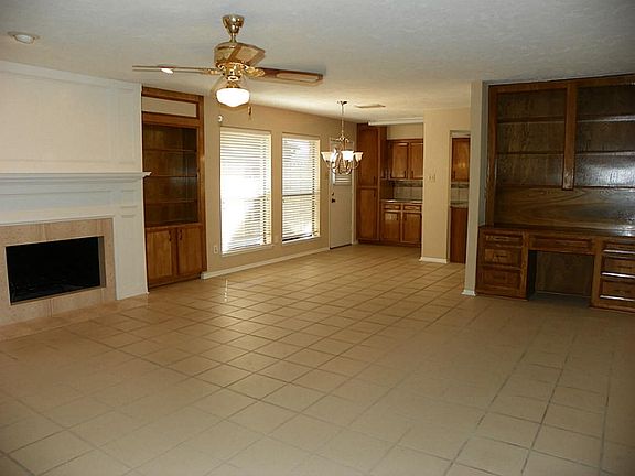  Big open family room with tiled flooring throughout most of first floor