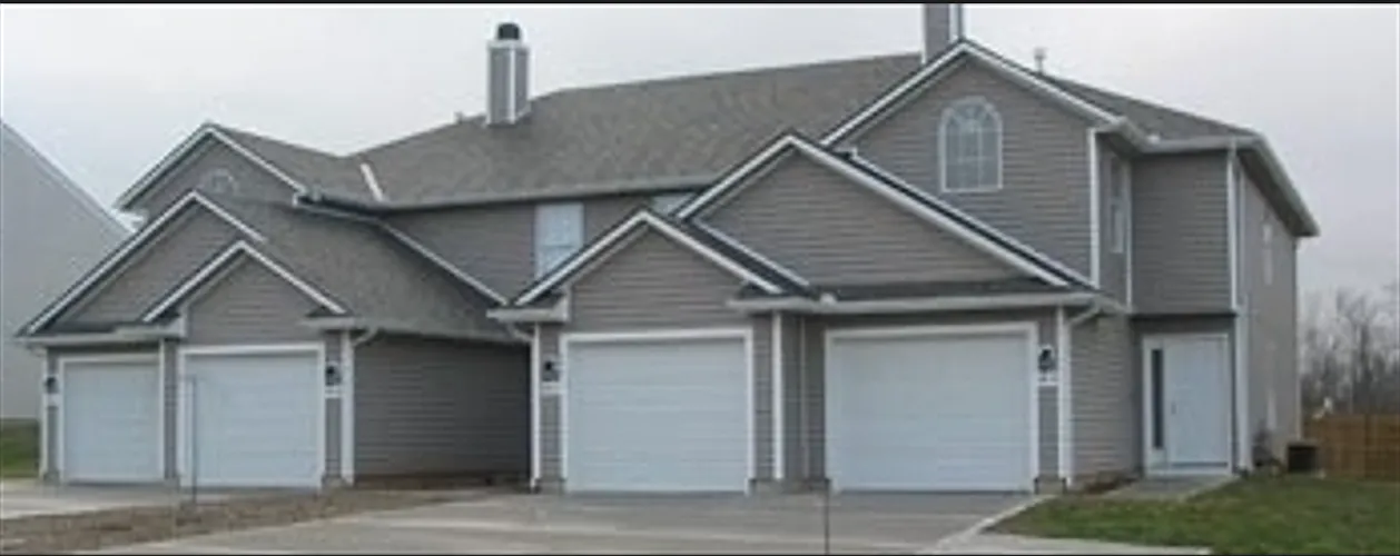 3 bed, 2.5 bath, 1400 sqft, $1,495 — Photo 1