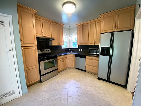 4th image of 1059 Menlo Oaks Dr
