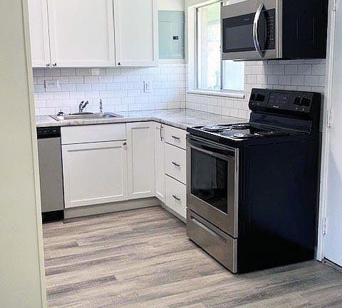 3rd image of 4440 Mozart Ave