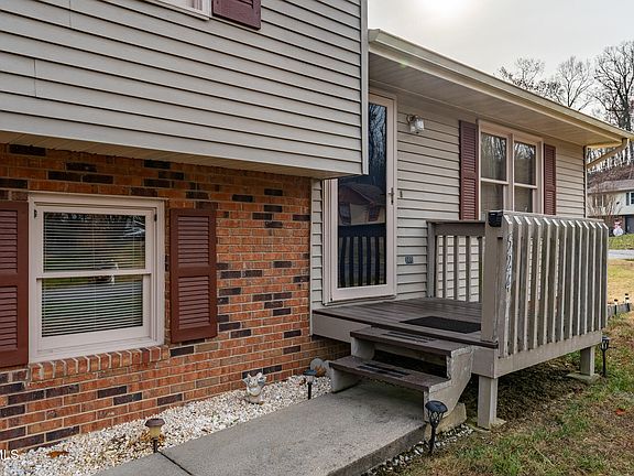 5th image of 524 Bays Cove Cir