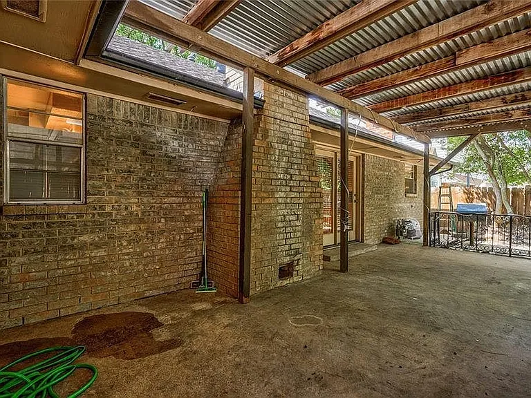 2531 Linden Ave — Photo 17