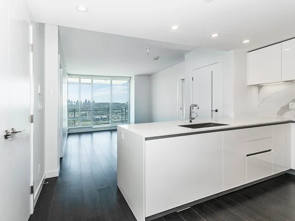 2085 Skyline Ct #2407, Burnaby, BC V5C 0M6