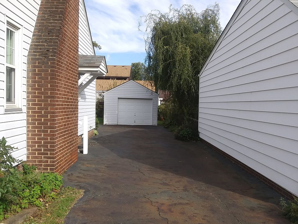 2nd image of 3725 11th St SW