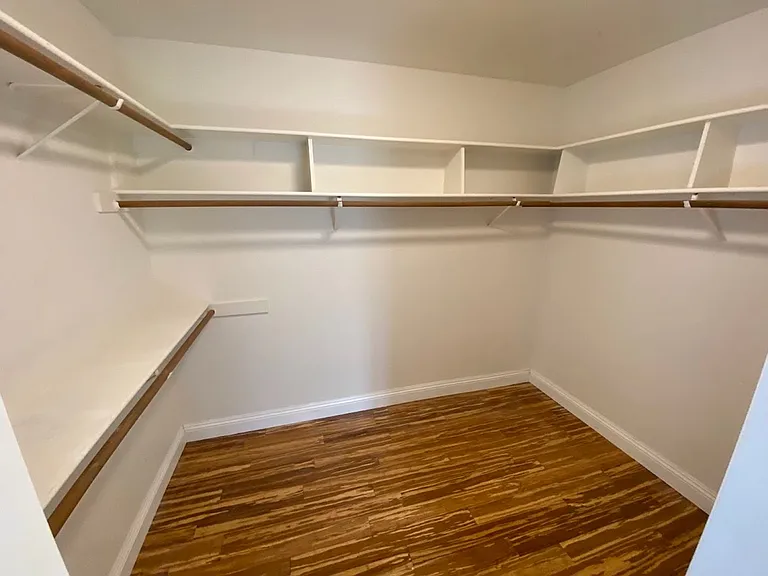 2545 Winsford Ln — Photo 20