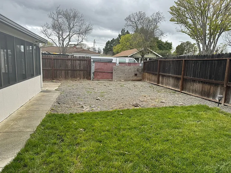 1400 Clay St — Photo 18