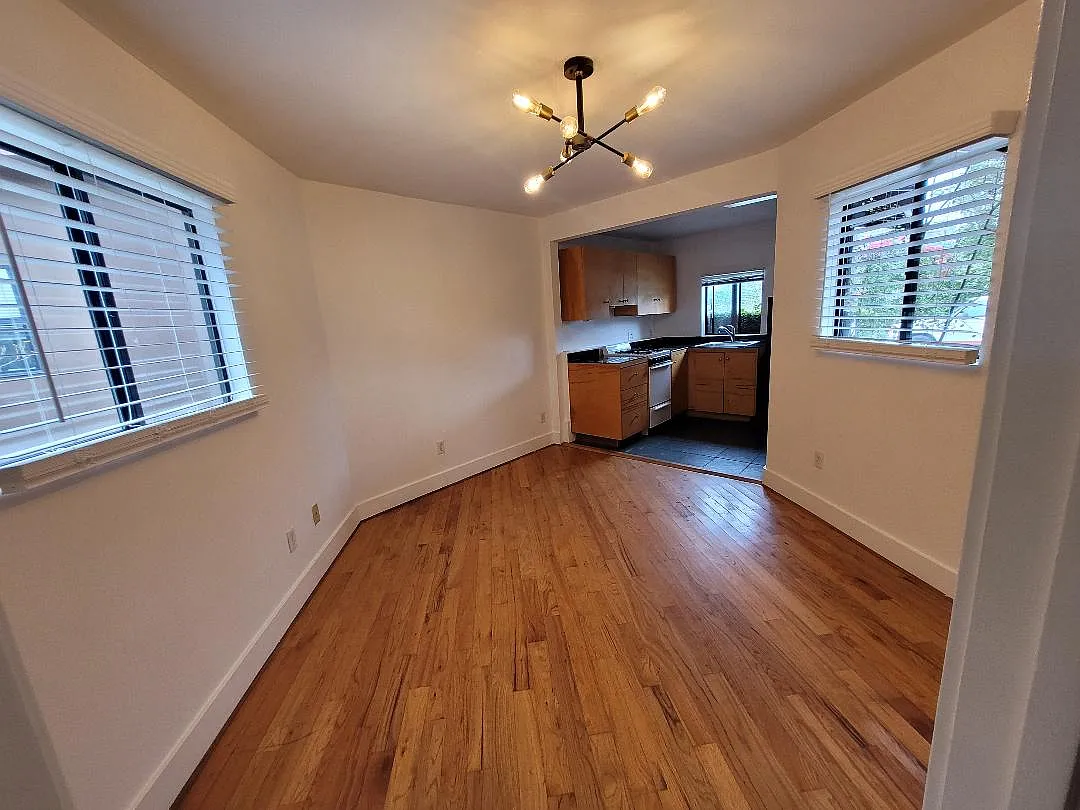 1004 1/2 Electric Ave — Photo 2