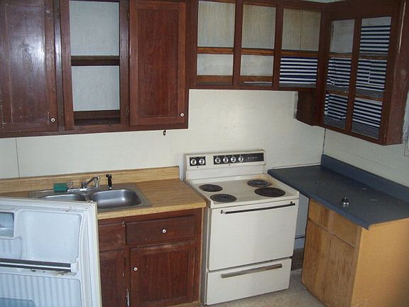 2nd image of 605 Daisy St