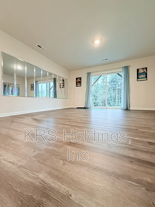 3 bed, 2.5 bath, 2093 sqft, $1,875 — Photo 4