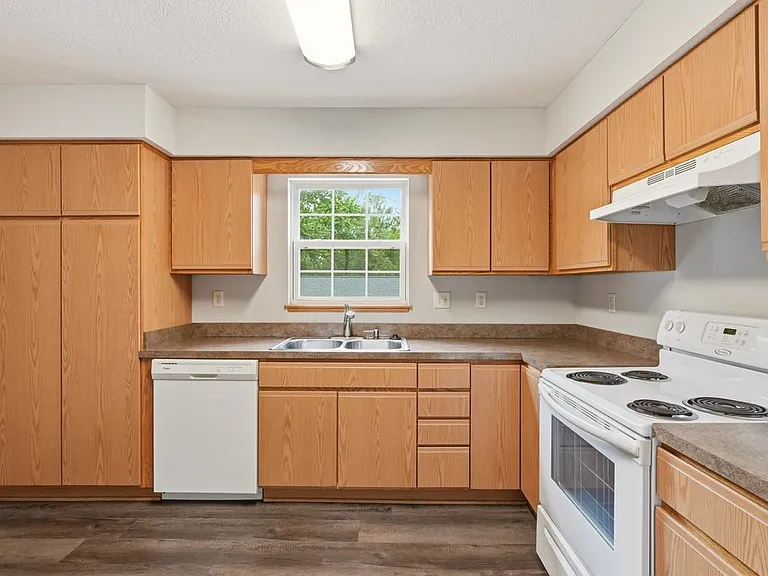 547 Moore Rd #5 — Photo 9