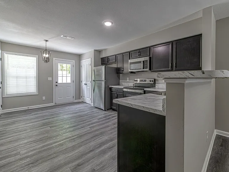 Center Pointe Townhomes — Photo 33