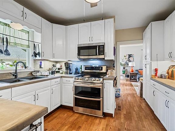 3rd image of 329 W 3rd St
