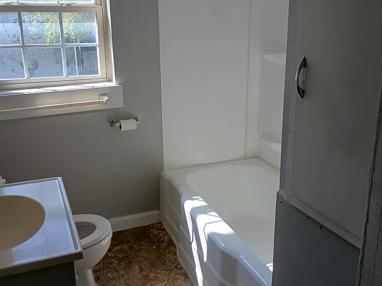 224 4th St #3 — Photo 6