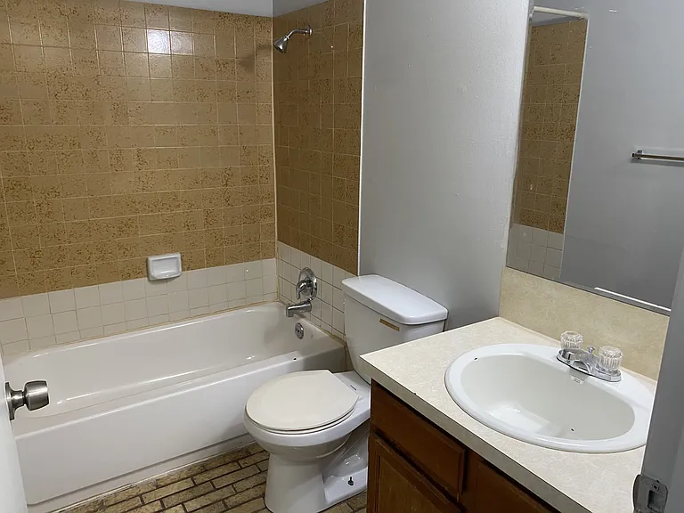 144 N 3rd St #7 — Photo 7