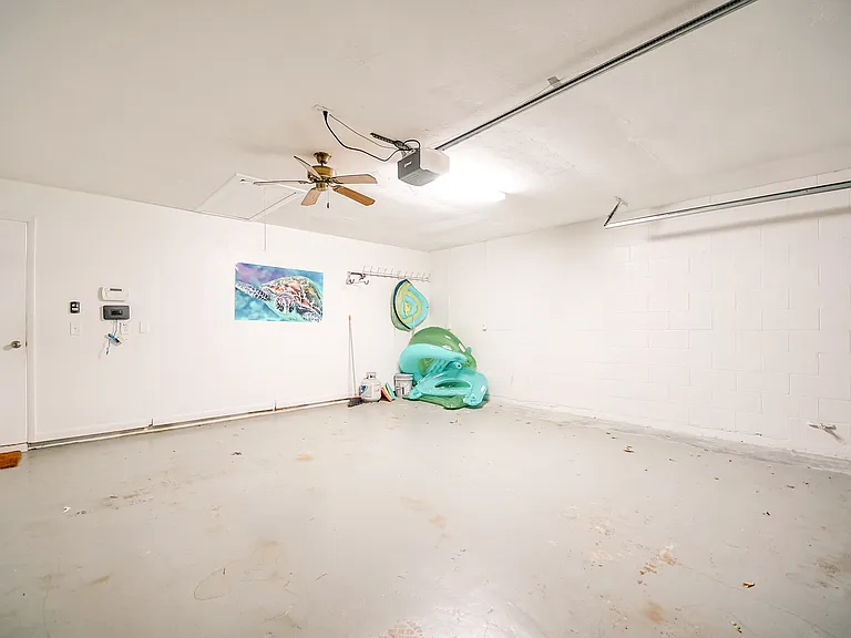 11 Florence Ct — Photo 23