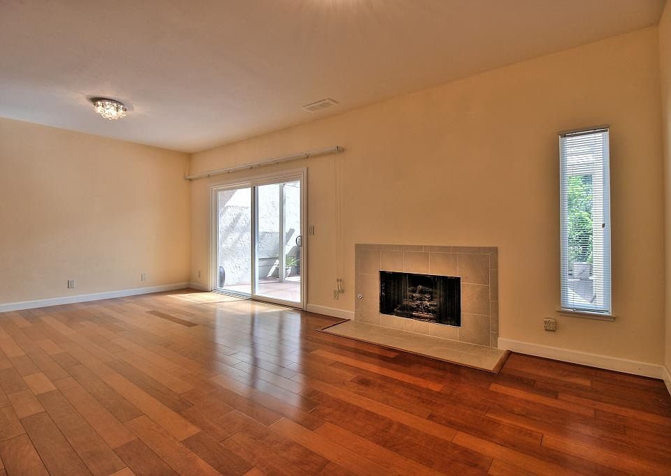 1st image of 2412 Golf Links Cir