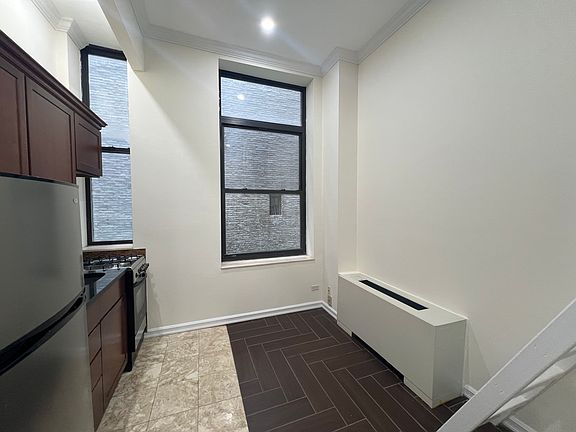 3rd image of 304 W 92nd St #1T