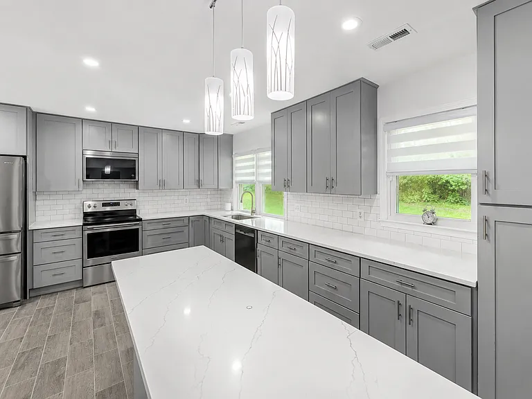 6017 Wheeler Ln — Photo 3