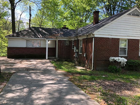 DRIVEWAY/EXTERIOR REAR