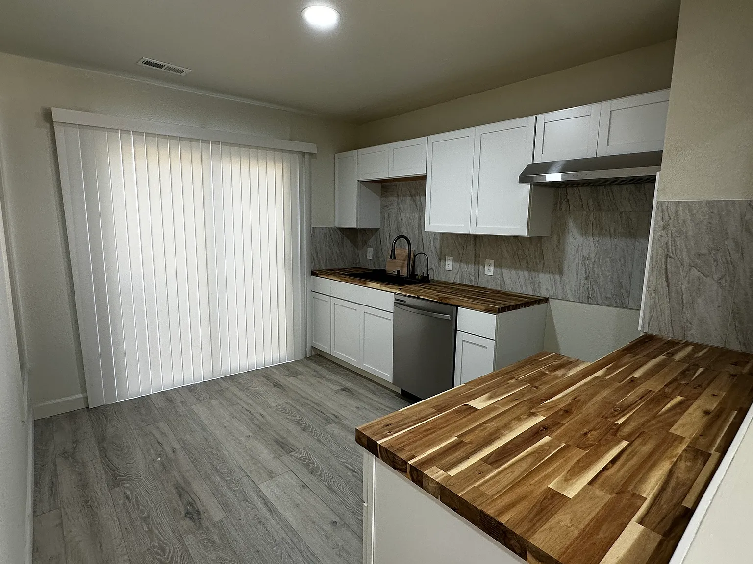 2726 S Mosley Ave — Photo 3