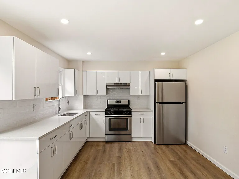812 Oak St — Photo 7