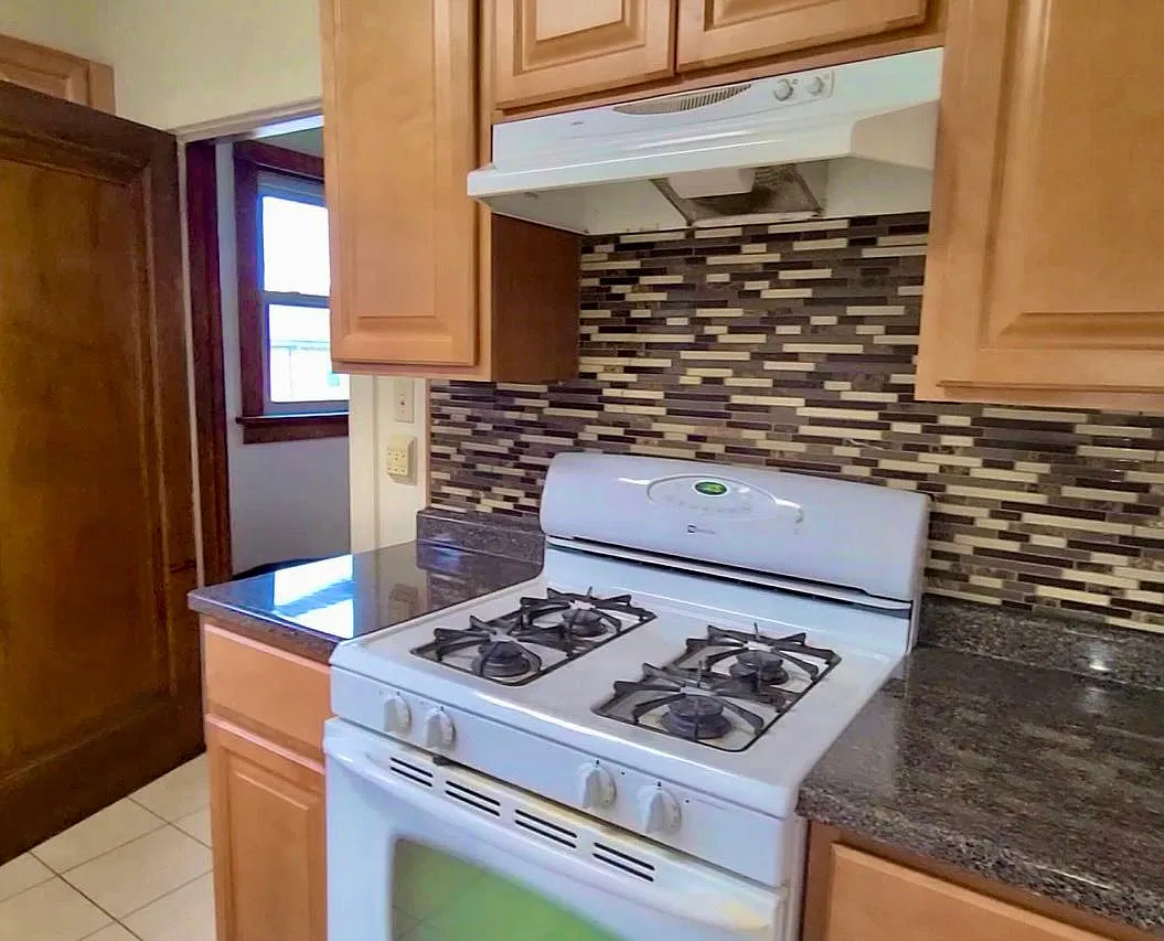 2 bed, 1100 sqft, $1,350 — Photo 4