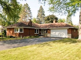 240 Sharon Dr, Barrington, IL 60010