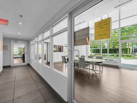 4th image of 608 Belmont St #1109