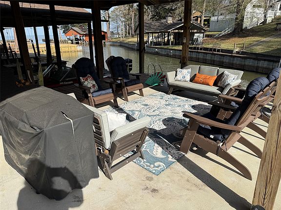 3rd image of 200 Harbor Run Dr
